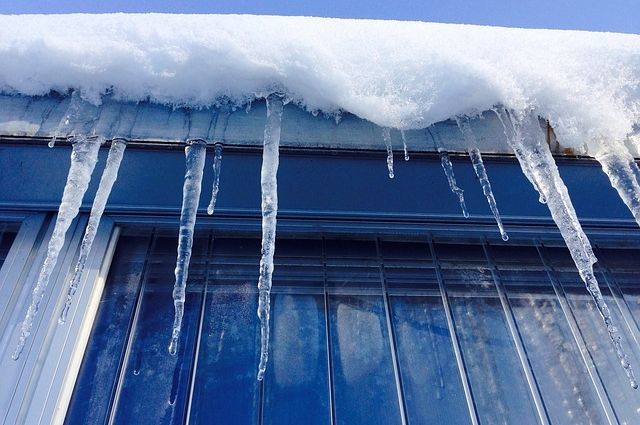 Получить компенсацию при падении снега с крыши в Барде